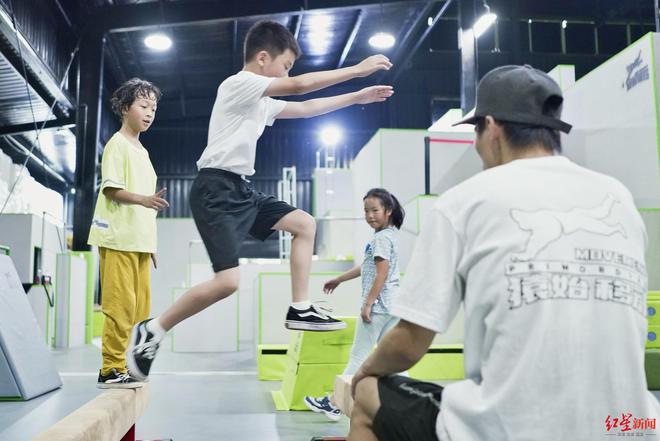都十年：不是危险炫技而是教会人自救新葡京