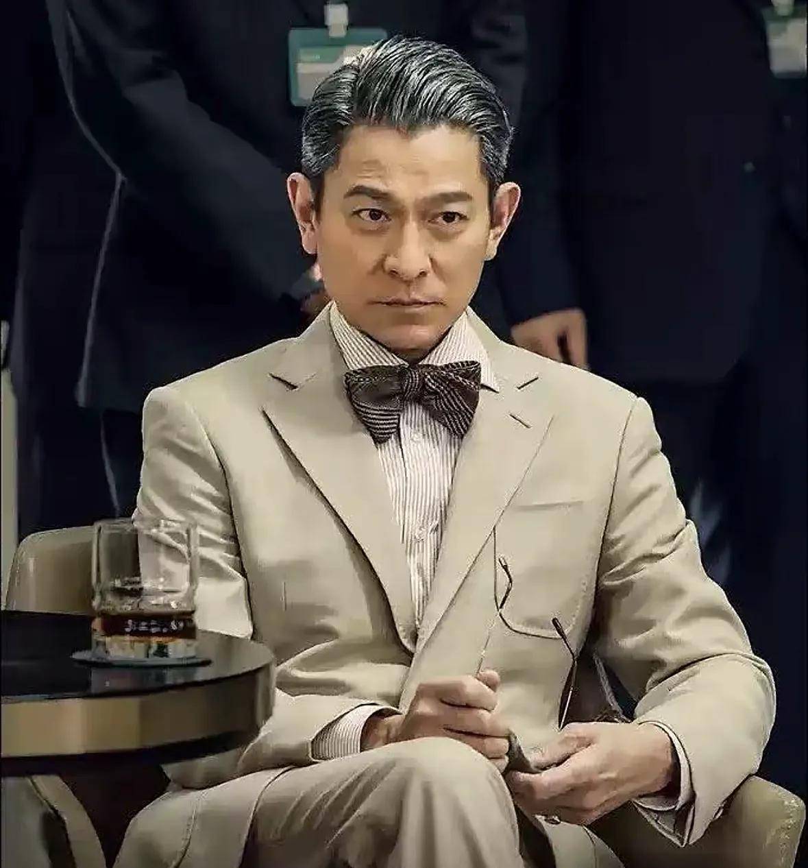 万舅舅顶级排场设宴身家52亿跻身富豪榜澳门新葡京入口刘德华陪妻返马探亲！亿(图4)