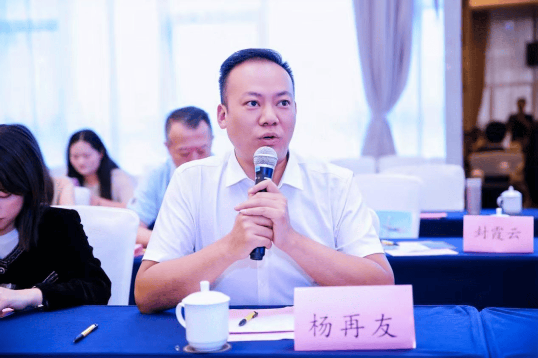 支串飞”“小车小团”高端定制游（线路含兴义）澳门新葡京网站“贵客”专属！贵州在深推介“支(图2)