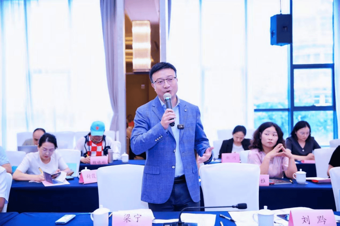支串飞”“小车小团”高端定制游（线路含兴义）澳门新葡京网站“贵客”专属！贵州在深推介“支(图5)