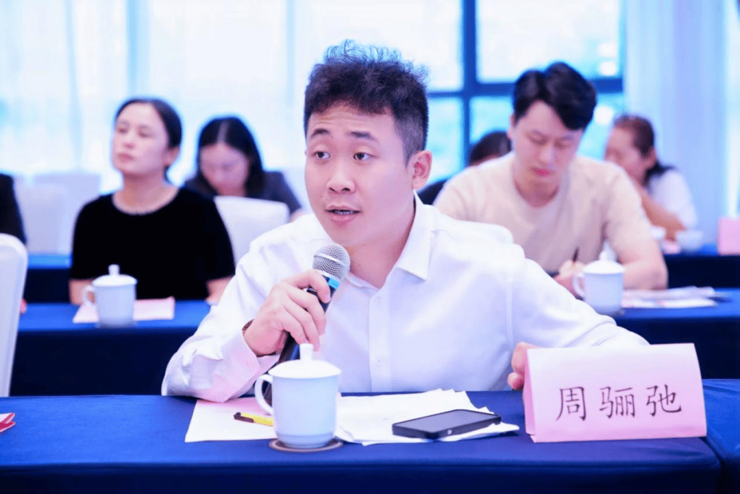 支串飞”“小车小团”高端定制游（线路含兴义）澳门新葡京网站“贵客”专属！贵州在深推介“支(图7)