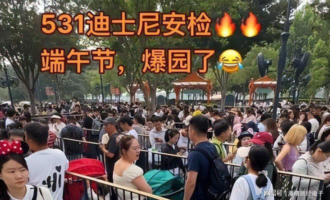 对小孩动手目击者发声情侣被骂惨新葡京迪士尼打架后续情侣女生(图3)