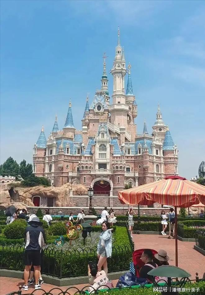 对小孩动手目击者发声情侣被骂惨新葡京迪士尼打架后续情侣女生(图13)